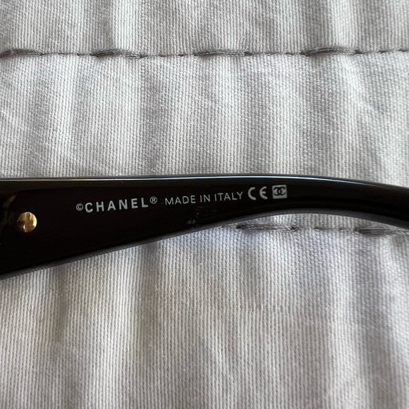 CHANEL Brown with Gold CC Logo Sunglasses. - Picture 7 of 12
